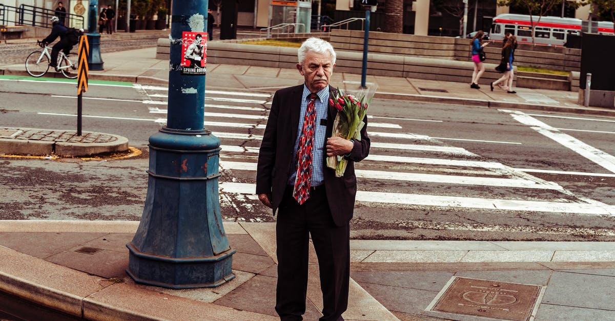 A day visit to San Francisco possible with a 11 hour stopover? - Man Holding Bouquet of Red Roses A day visit to San Francisco possible with a 11 hour stopover? - Man Holding Bouquet of Red Roses