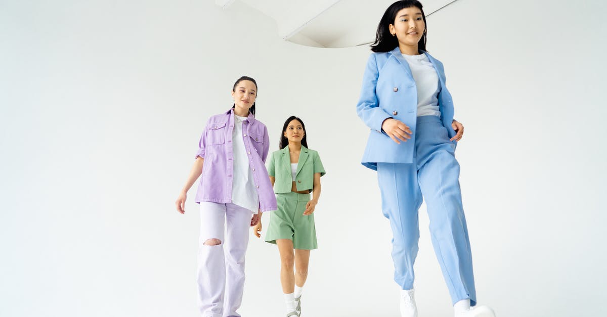 Any walking tours (in English) in Cologne or nearby? - 3 Women in Green and Blue Dresses Any walking tours (in English) in Cologne or nearby? - 3 Women in Green and Blue Dresses