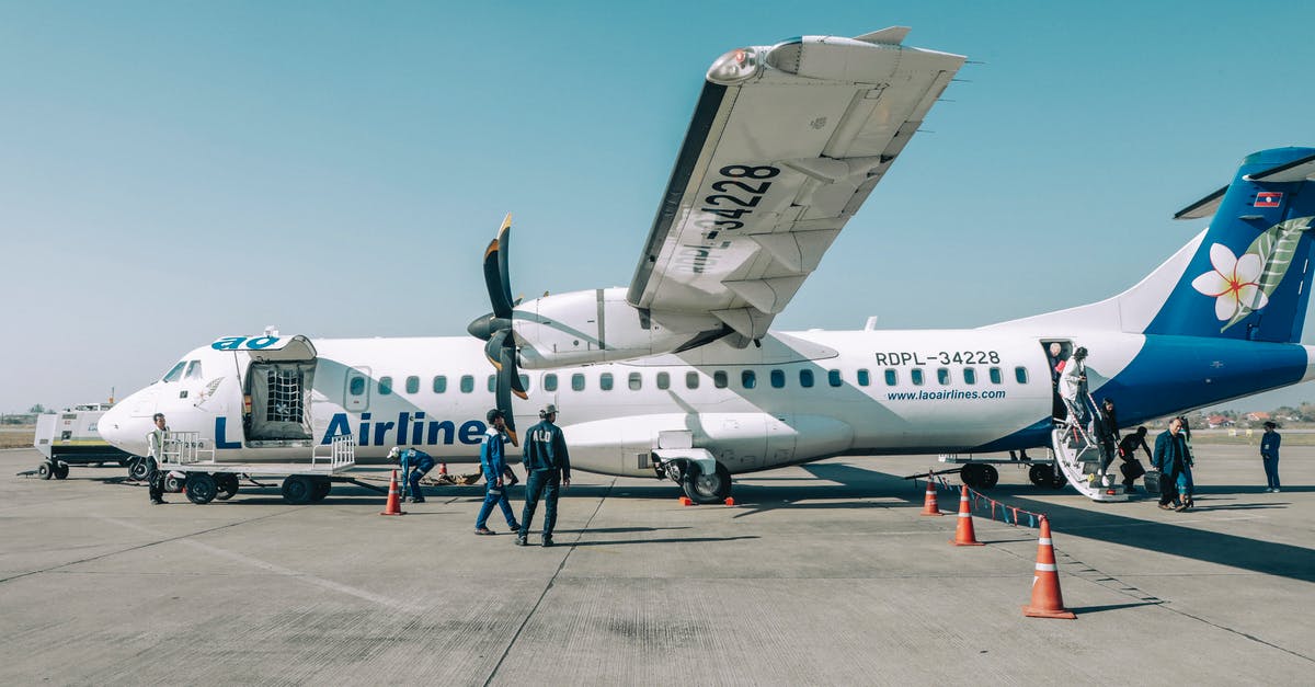 Are airlines legally obligated to feed passengers without charging? - People Getting Off the Airplane Are airlines legally obligated to feed passengers without charging? - People Getting Off the Airplane