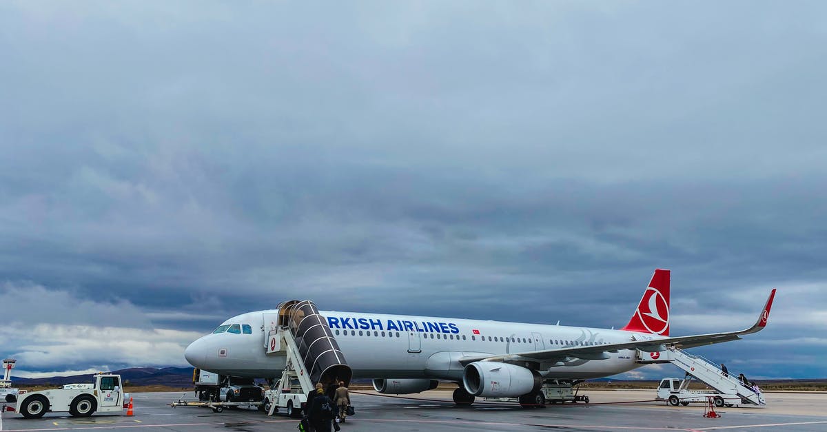 Are airlines legally obligated to feed passengers without charging? - People Boarding an Airplane Parked on the Tarmac Are airlines legally obligated to feed passengers without charging? - People Boarding an Airplane Parked on the Tarmac