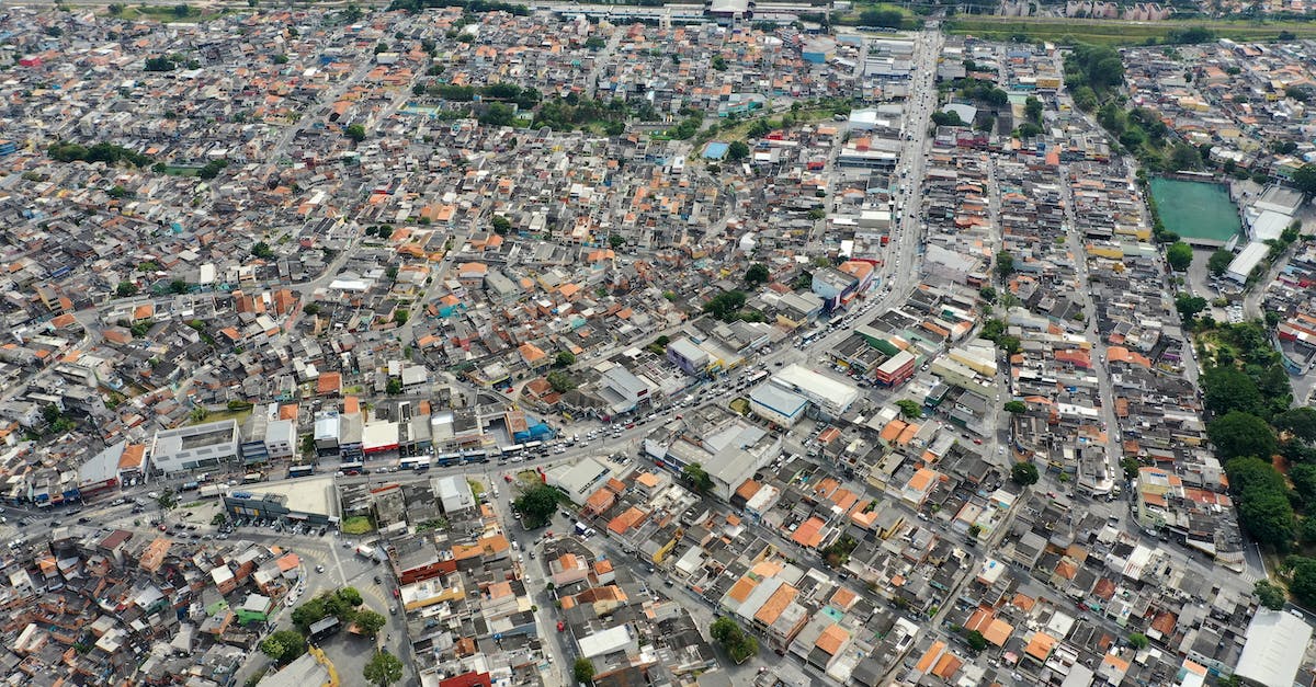 Are there air traffic routes that are turbulence-sensitive? - Streets of modern city in daylight Are there air traffic routes that are turbulence-sensitive? - Streets of modern city in daylight