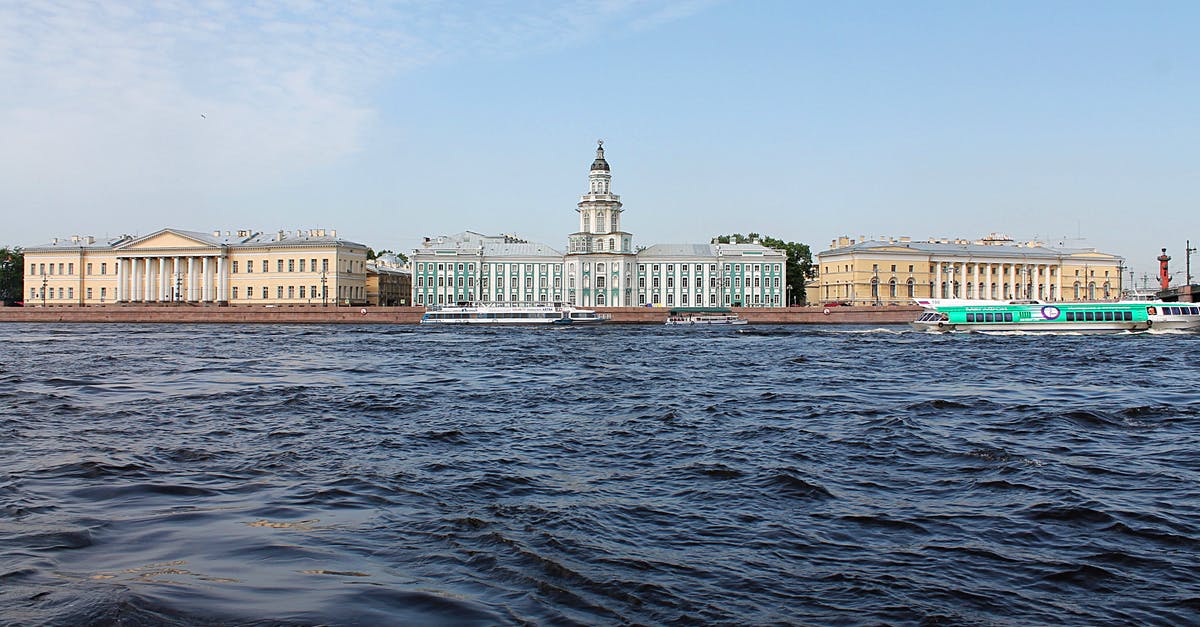 Are there any boats from Île Sainte-Marguerite to Île Saint-Honorat? - White Concrete Building Across Body of Water