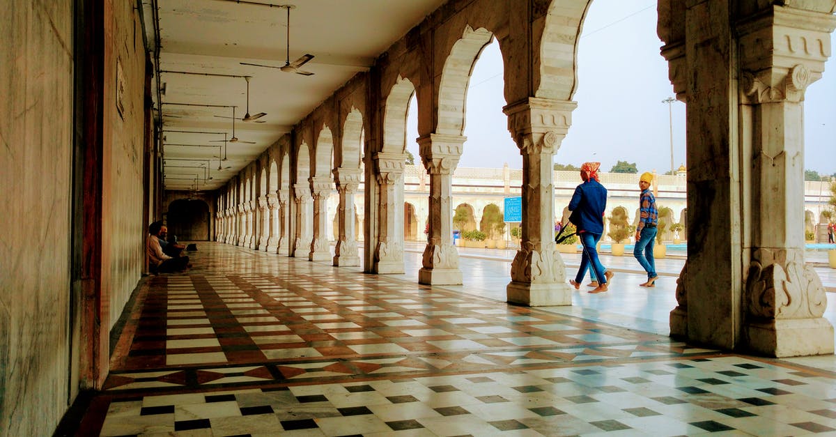 Auckland to New delhi (India) with a stop at sydney for 72 hours- Australian visa required? - Man in Blue Denim Jeans Walking Entering the Hallway Auckland to New delhi (India) with a stop at sydney for 72 hours- Australian visa required? - Man in Blue Denim Jeans Walking Entering the Hallway