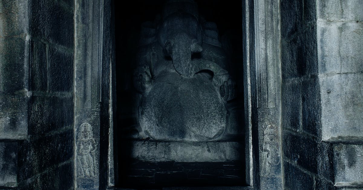 Bouldering guide for Hampi (India) - Old stone sculpture of ancient god Bouldering guide for Hampi (India) - Old stone sculpture of ancient god