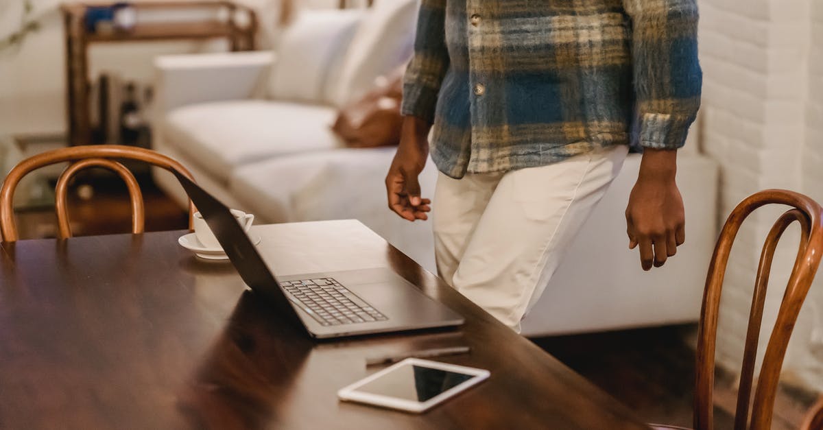 Can I enter the UK prior to the start of my student visa? [duplicate] - Crop black man working at home