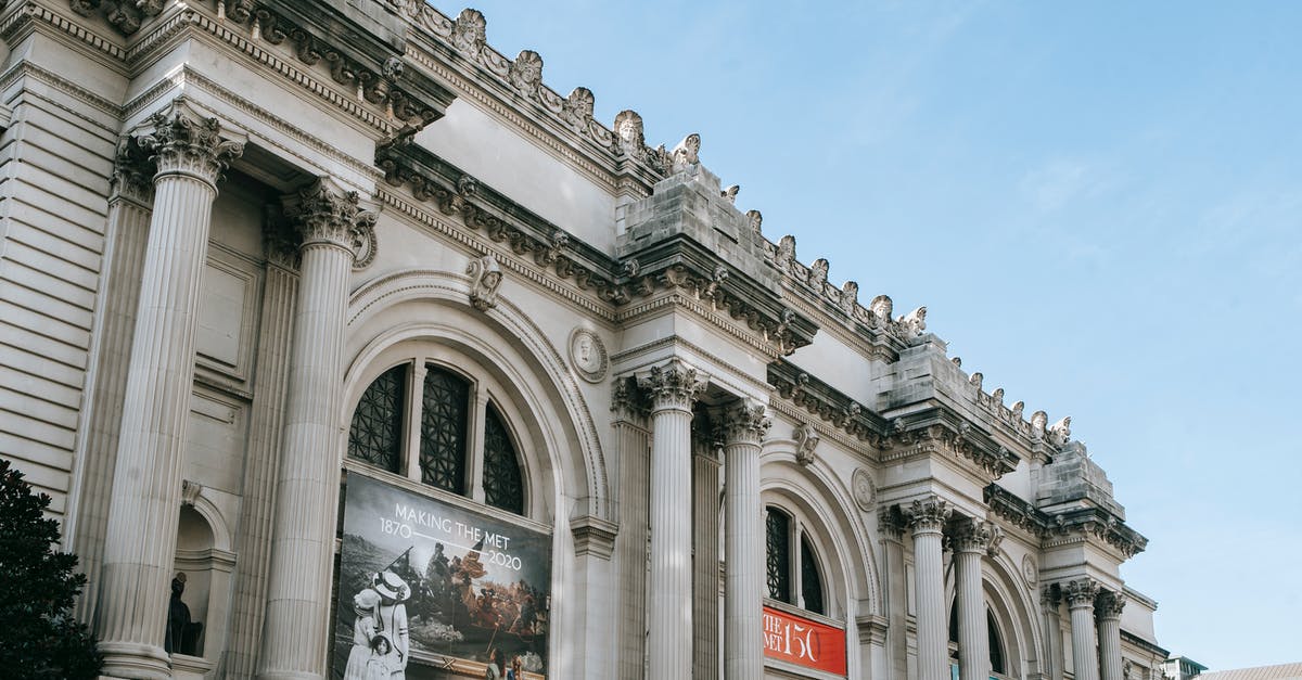 Can I find a museum pass in New York? - Facade of famous art museum with columns and sculptures Can I find a museum pass in New York? - Facade of famous art museum with columns and sculptures