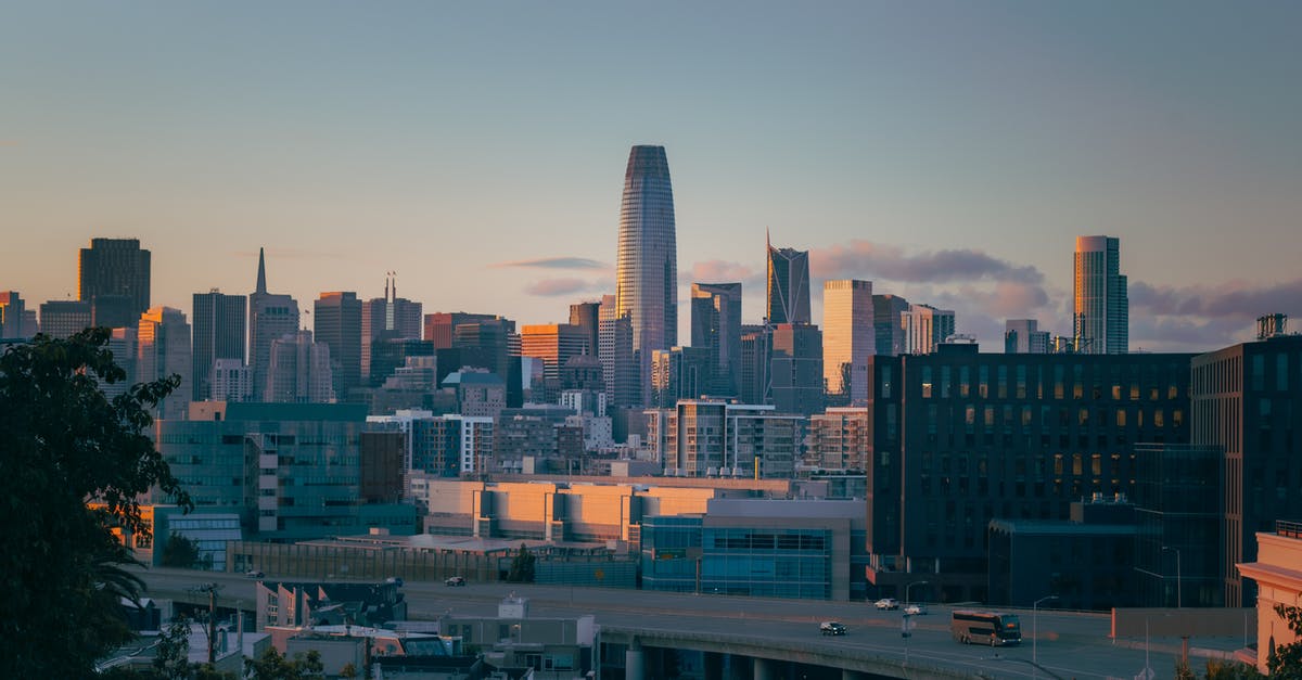 Checking in baggage early with United Airlines at San Francisco - City Skyline Under Gray Sky Checking in baggage early with United Airlines at San Francisco - City Skyline Under Gray Sky