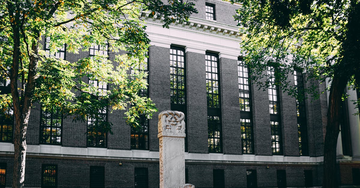 Chicago Museum Campus - Gray Concrete Building Chicago Museum Campus - Gray Concrete Building