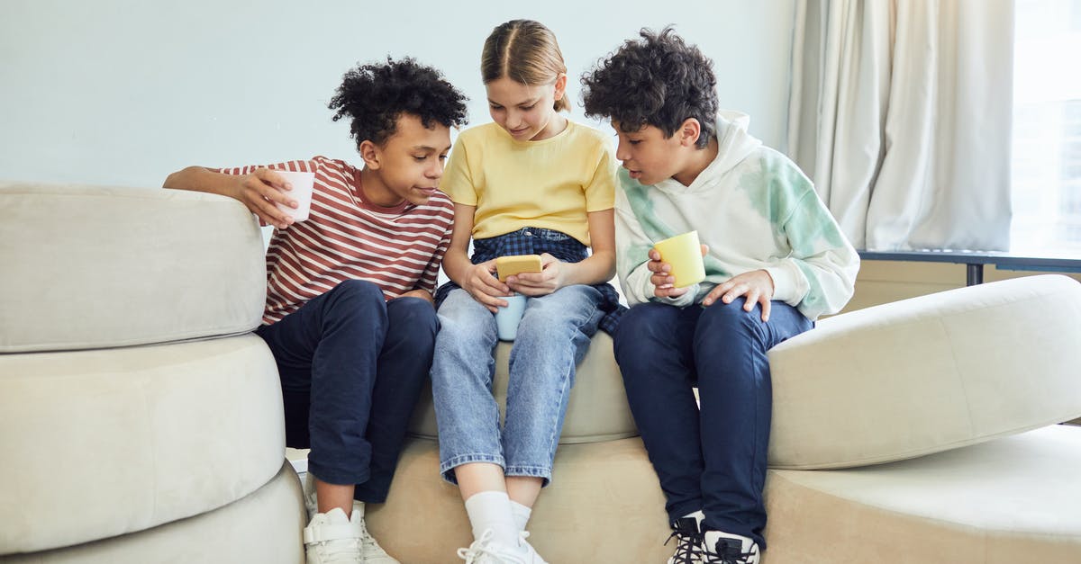 Connection times, how much incentive do airlines have to be realistic? - Group of diverse friends using smartphone Connection times, how much incentive do airlines have to be realistic? - Group of diverse friends using smartphone