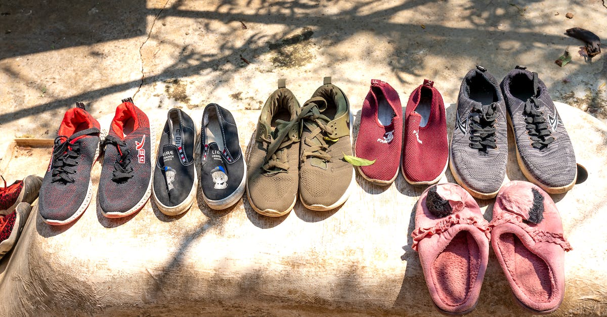 Consecutive Schengen area visas from different countries? - Various footwear for selling placed on stone on street Consecutive Schengen area visas from different countries? - Various footwear for selling placed on stone on street