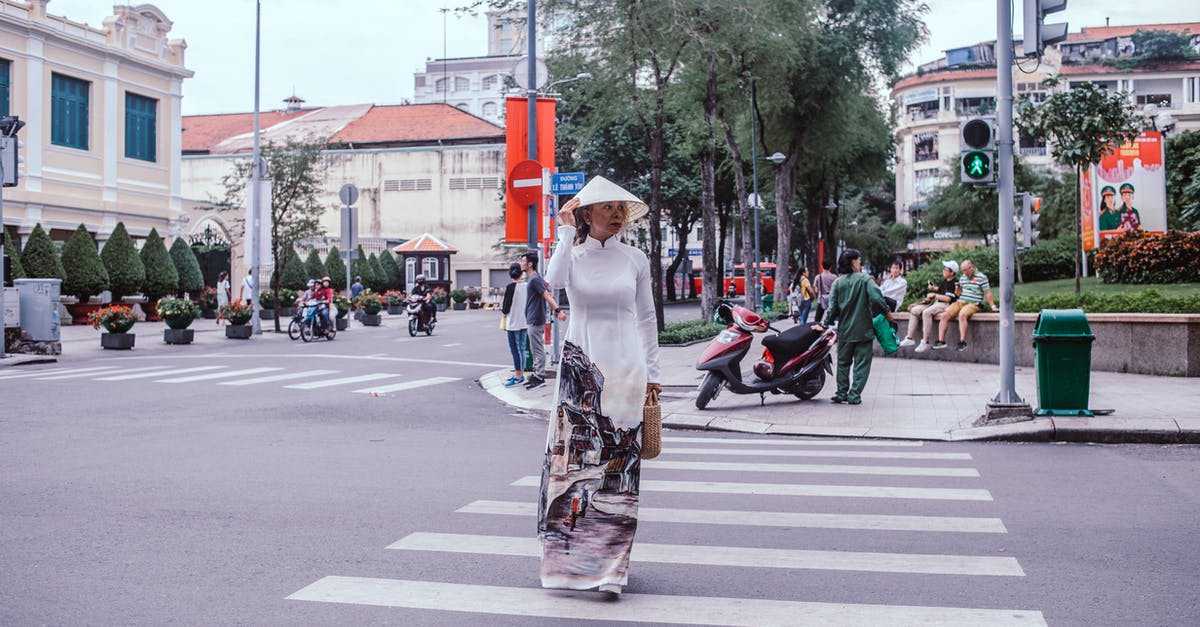Crossing the Cambodia/Vietnam border and single/multi entry visas - Woman Crossing Crossing the Cambodia/Vietnam border and single/multi entry visas - Woman Crossing
