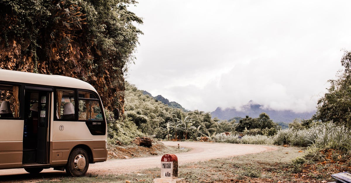 Do airlines bear responsibility if the shuttle bus is delayed? - A Shuttle Bus on the Mountainside Road Do airlines bear responsibility if the shuttle bus is delayed? - A Shuttle Bus on the Mountainside Road