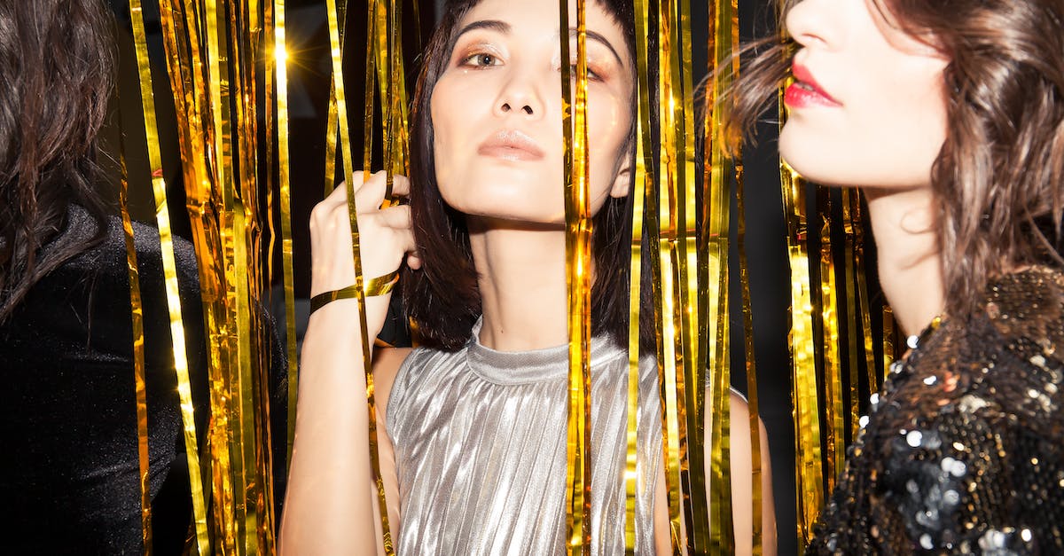 Do clubs in Hong Kong have any particular dress code? - Women at the Party Do clubs in Hong Kong have any particular dress code? - Women at the Party
