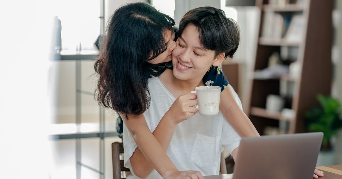 Do electronics bought airside have to be fully charged? - Photo of Couple Smiling Do electronics bought airside have to be fully charged? - Photo of Couple Smiling