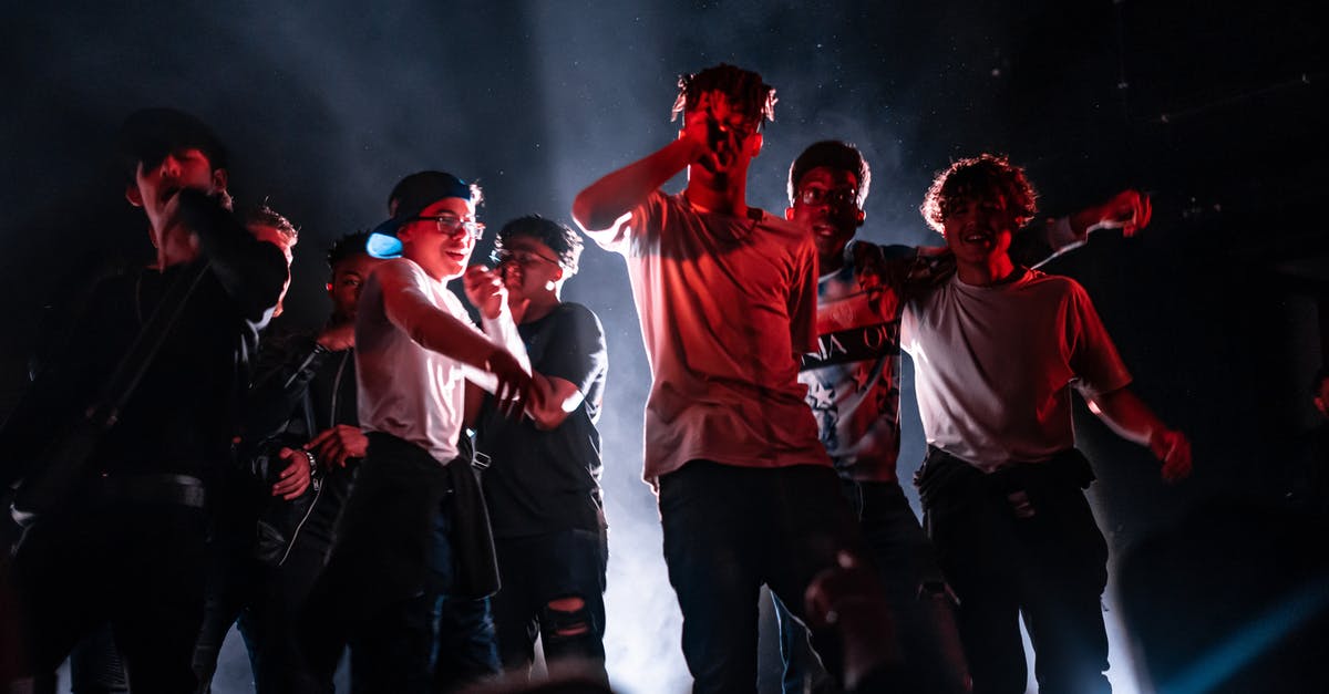 Do major celebrities who perform on cruises stay on the cruise? - Group of Teens Singing Do major celebrities who perform on cruises stay on the cruise? - Group of Teens Singing