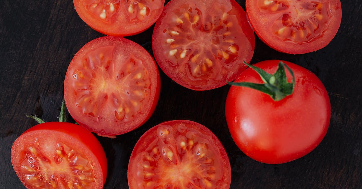 Do seasonal flights from Trondheim to Edinburgh, London, or any other part of the UK exist? - Halves of tomatoes and whole tomato on cutting board