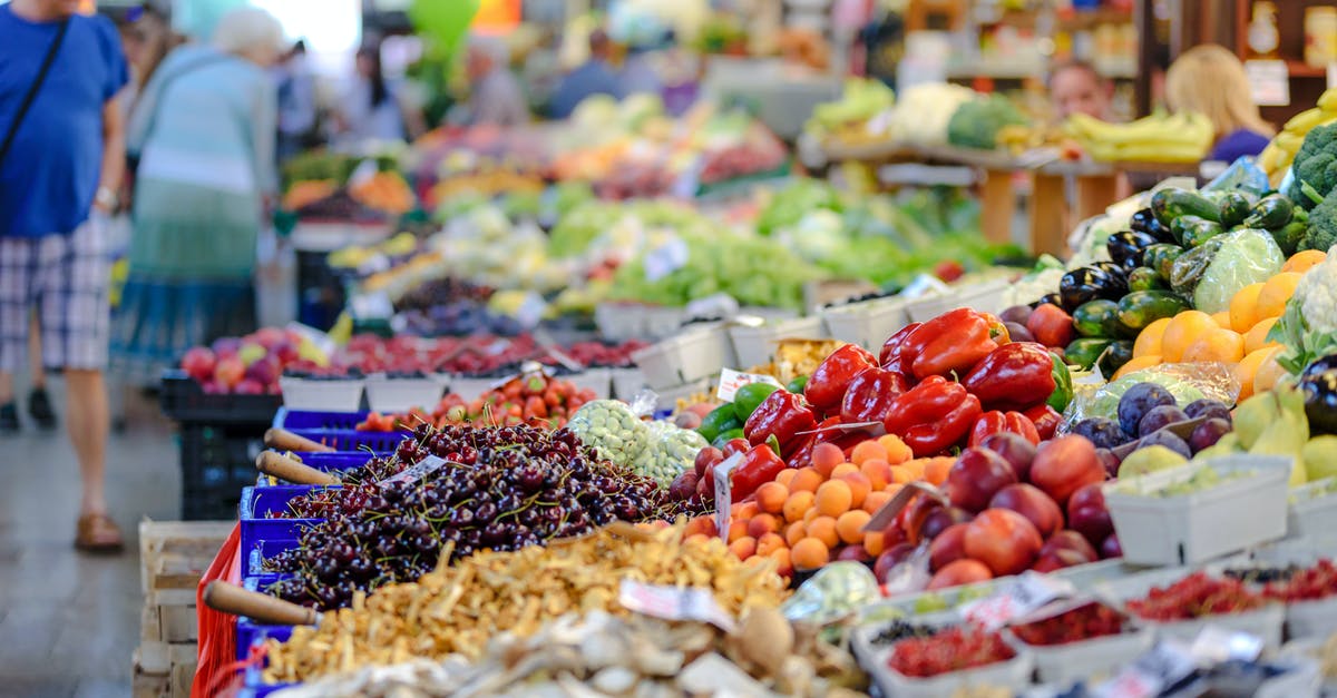 Do Varadero or Havana airports have shops which sell cigars and alcohol? - Vegetables Stall