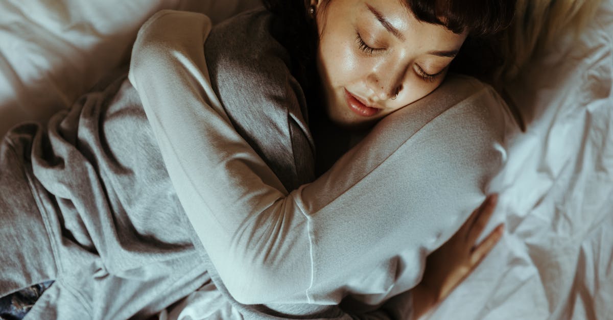 Does changing latitude affect sleep? - Women Hugging in Bed Does changing latitude affect sleep? - Women Hugging in Bed