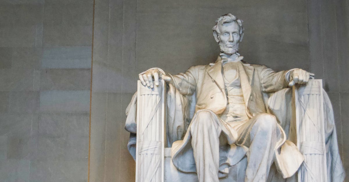 Does the 2018-2019 US government shutdown affect travelling to and from the US? - Statue of American President in museum