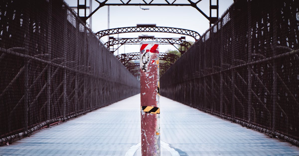 Does the chinese 72-hour transit visa allow to cross a land border? - Shabby dividing post in middle of pedestrian bridge Does the chinese 72-hour transit visa allow to cross a land border? - Shabby dividing post in middle of pedestrian bridge