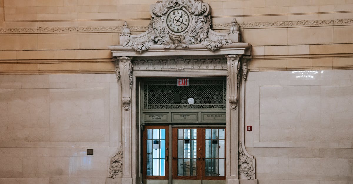 Exit Croatia into non-Schengen state with Schengen visa - Richly decorated door with windows in spacious museum hall Exit Croatia into non-Schengen state with Schengen visa - Richly decorated door with windows in spacious museum hall
