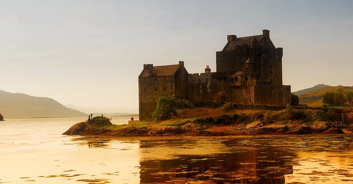 Four to six days in Scottish Highlands - questions about renting cars and accommodation [closed] - Bricked Building Near Body of Water