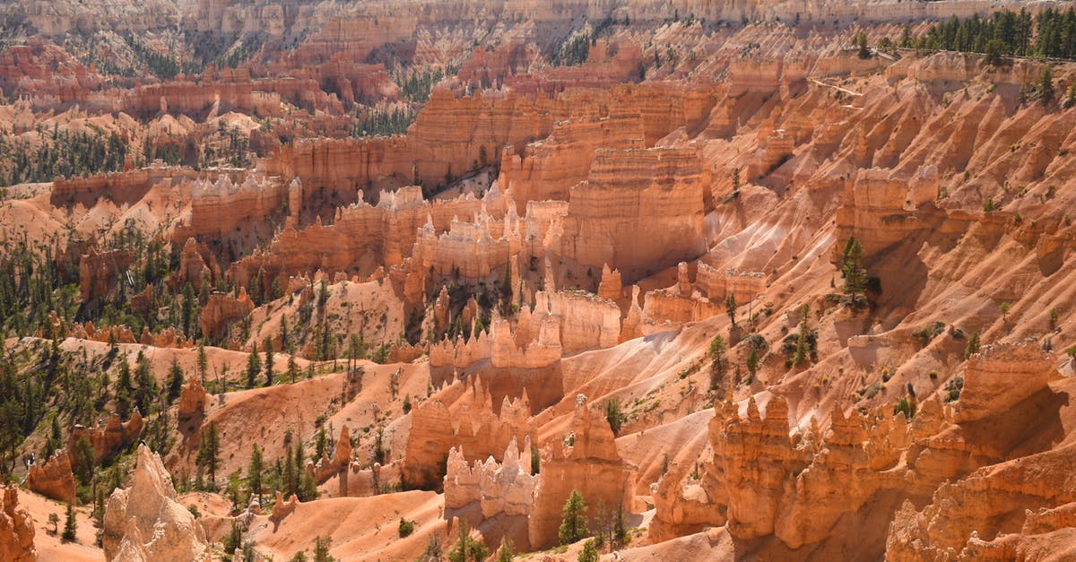 Getting around and parking in Bryce Canyon when the shuttle is not operating - Bryce Canyon with sandy rocks in National Park of USA Getting around and parking in Bryce Canyon when the shuttle is not operating - Bryce Canyon with sandy rocks in National Park of USA
