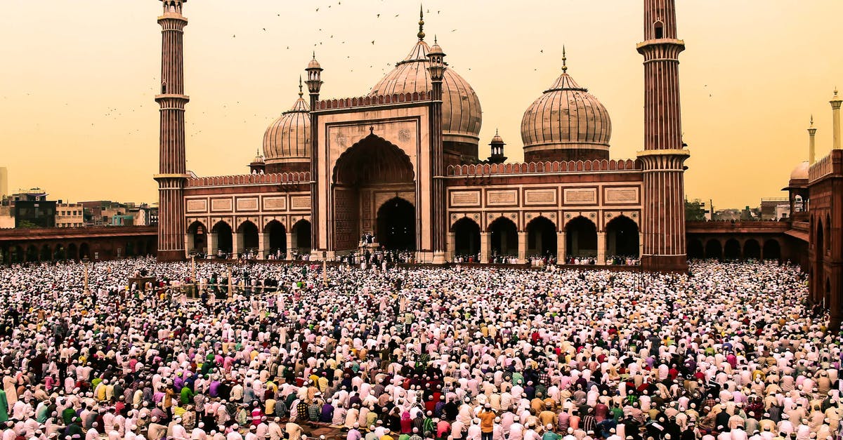 Getting from Delhi Airport to Delhi Cantt - Photo Of Crowd Of People Gathering Near Jama Masjid, Delhi Getting from Delhi Airport to Delhi Cantt - Photo Of Crowd Of People Gathering Near Jama Masjid, Delhi