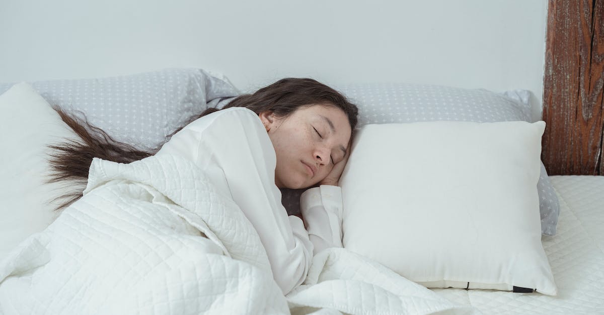 Getting from Pushkar to Ajmer early in the morning - Young woman sleeping on white bed Getting from Pushkar to Ajmer early in the morning - Young woman sleeping on white bed