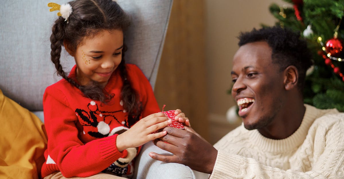Gift giving in Korea: Do I have to wrap snacks? - Dad Giving a Christmas Present to His Daughter Gift giving in Korea: Do I have to wrap snacks? - Dad Giving a Christmas Present to His Daughter