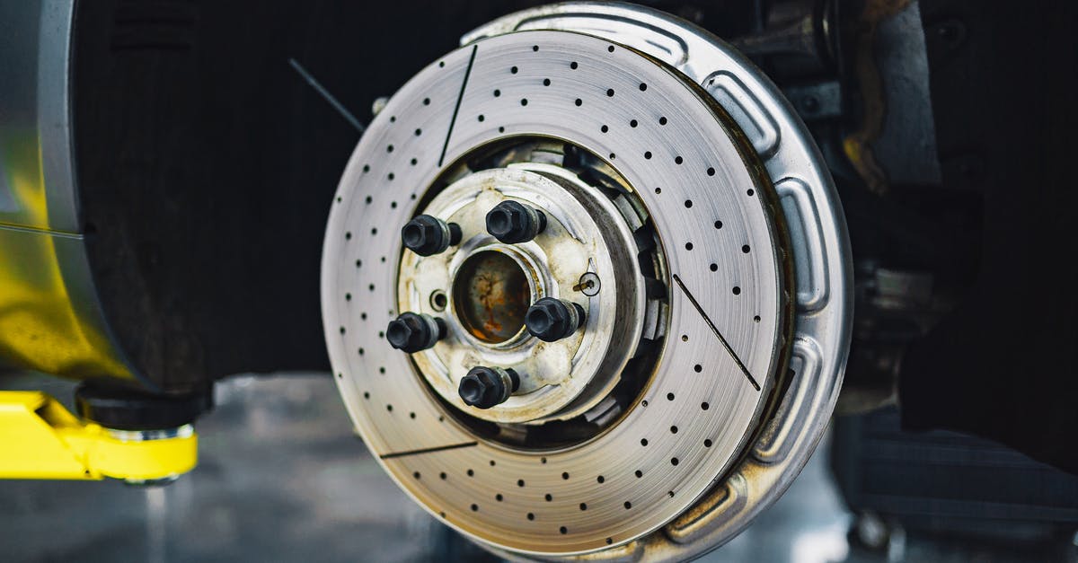 Hotel refuses to replace personal device broken by one of their appliances [closed] - Disk brake in car service workshop