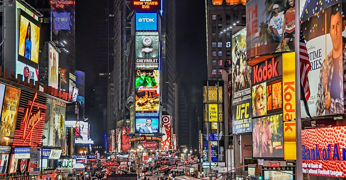 How are intersections between two numbered streets named in New York? - Street Lights