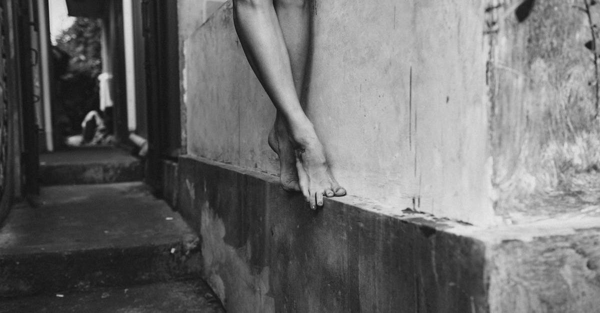 How can a tourist obtain an 'authentic' duelling scar? - Crop woman standing on wall border of building How can a tourist obtain an 'authentic' duelling scar? - Crop woman standing on wall border of building
