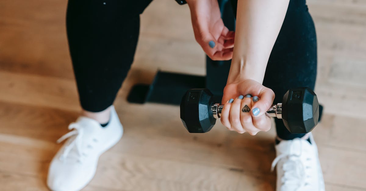 How can I determine the carry-on size / weight limits and restrictions for a US domestic flight? - Unrecognizable woman training with dumbbell in sport club How can I determine the carry-on size / weight limits and restrictions for a US domestic flight? - Unrecognizable woman training with dumbbell in sport club