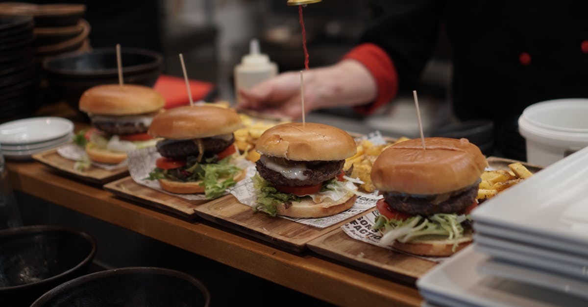 How do I convey that I'm ready to pay my tab in Greece? - Burger With Lettuce and Tomato on Brown Wooden Tray How do I convey that I'm ready to pay my tab in Greece? - Burger With Lettuce and Tomato on Brown Wooden Tray