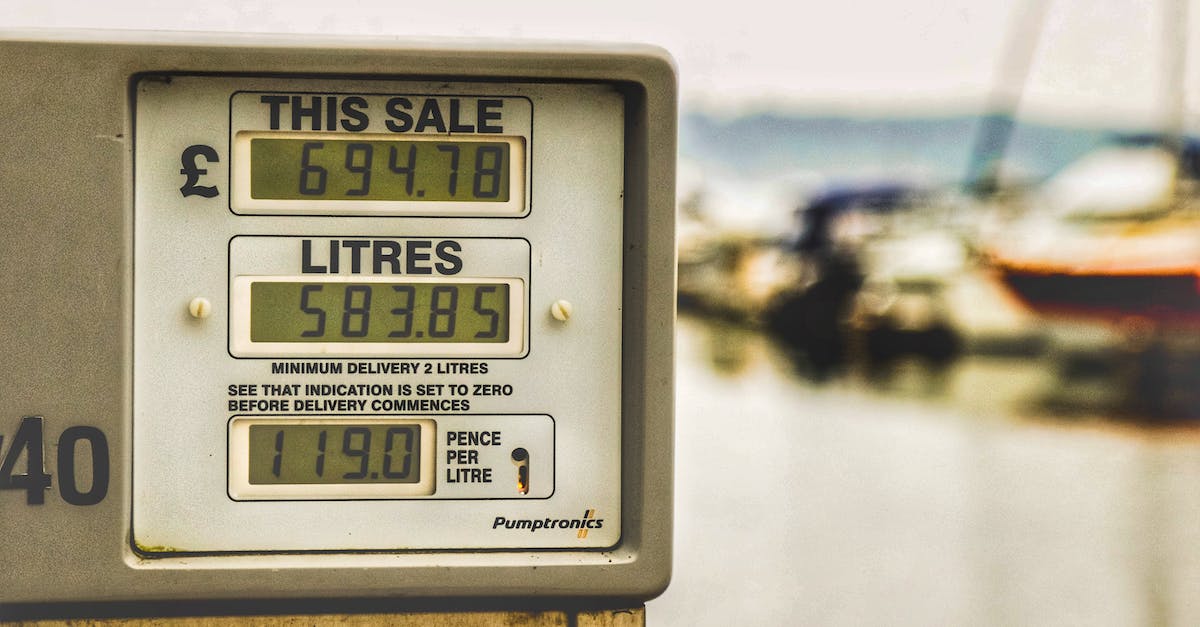 How does full-service gas work in Oregon? - Selective Focus Photography of Fuel Station How does full-service gas work in Oregon? - Selective Focus Photography of Fuel Station