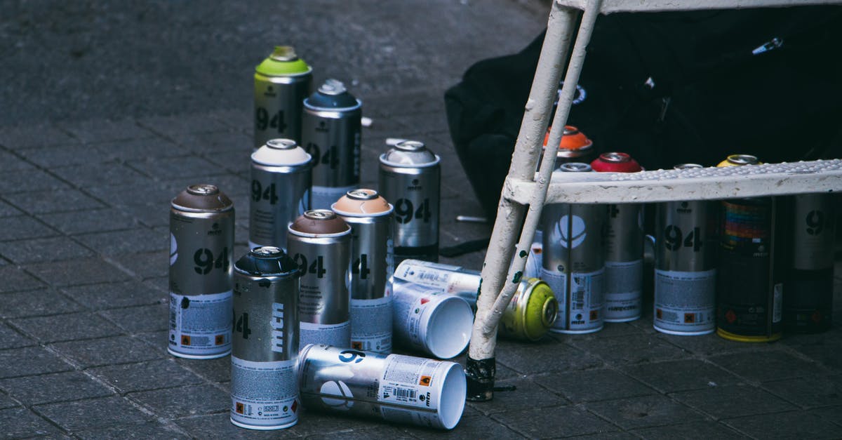 How many jetways are used in Frankfurt to deplane Boeing 747-400 - Spray Can on Gray Concrete How many jetways are used in Frankfurt to deplane Boeing 747-400 - Spray Can on Gray Concrete