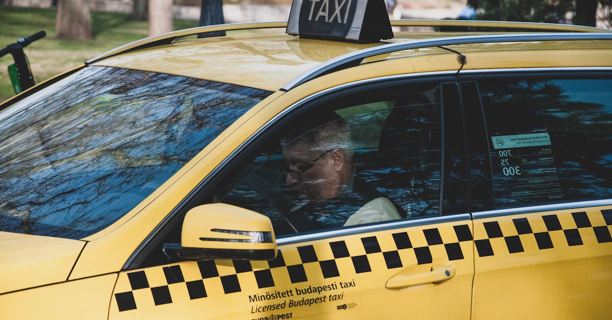 How much should a taxi between Budapest airport and Szechenyi Baths cost? - Taxi cab with male driver on street How much should a taxi between Budapest airport and Szechenyi Baths cost? - Taxi cab with male driver on street