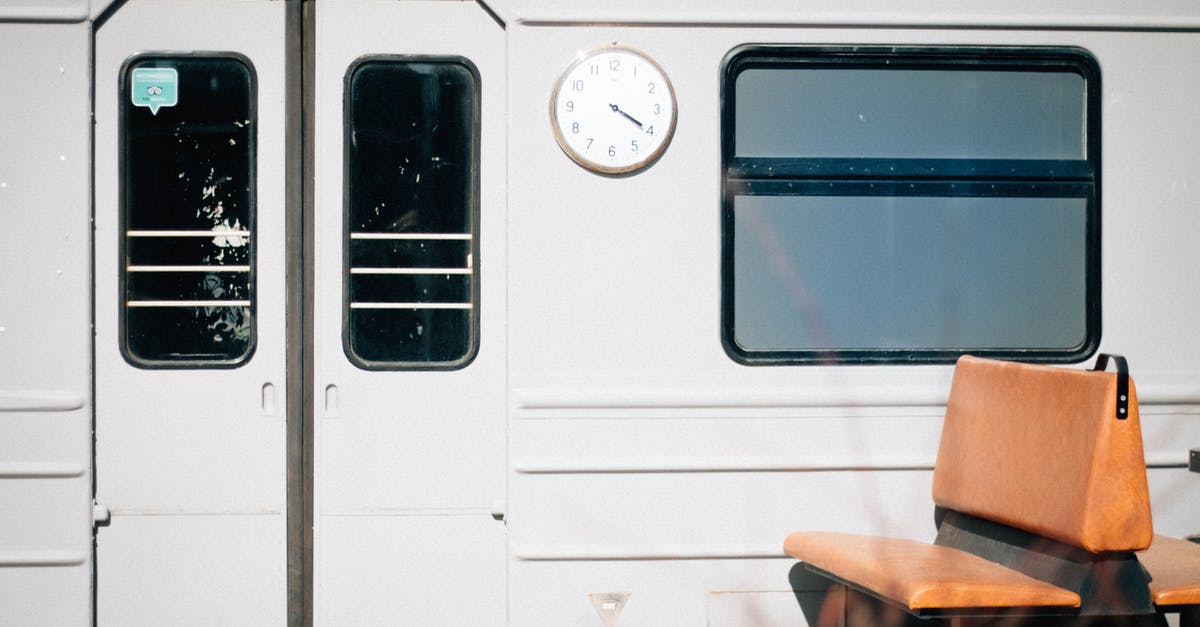 How much transfer time do I need between ferry and train in Travemünde? - Round White Wall Clock Beside 2-panel Door How much transfer time do I need between ferry and train in Travemünde? - Round White Wall Clock Beside 2-panel Door
