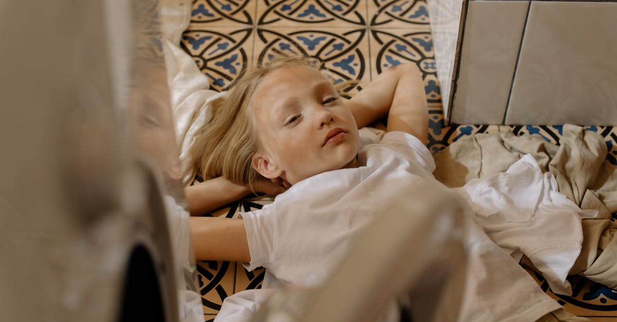 How should I wash clothes in Iceland? - Girl Feeling Sleepy Inside the Laundry Room How should I wash clothes in Iceland? - Girl Feeling Sleepy Inside the Laundry Room