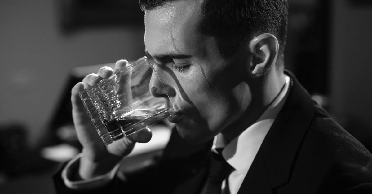How to assess whether a restaurant is good on the spot? - Close-Up Photo of Man Drinking Whiskey How to assess whether a restaurant is good on the spot? - Close-Up Photo of Man Drinking Whiskey