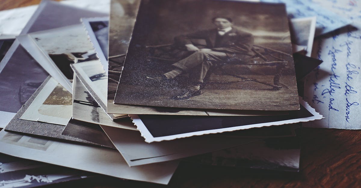 How to document travel expenses? - Man Sitting on Black Chair Grayscale Photo How to document travel expenses? - Man Sitting on Black Chair Grayscale Photo
