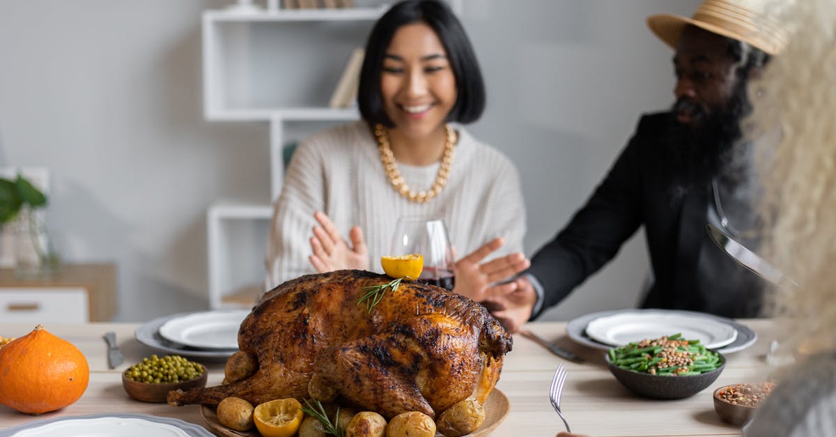 How to eat a meal with locals in Turkey? - Cheerful multiethnic people having dinner together at table with roasted turkey while celebrating Thanksgiving Day How to eat a meal with locals in Turkey? - Cheerful multiethnic people having dinner together at table with roasted turkey while celebrating Thanksgiving Day
