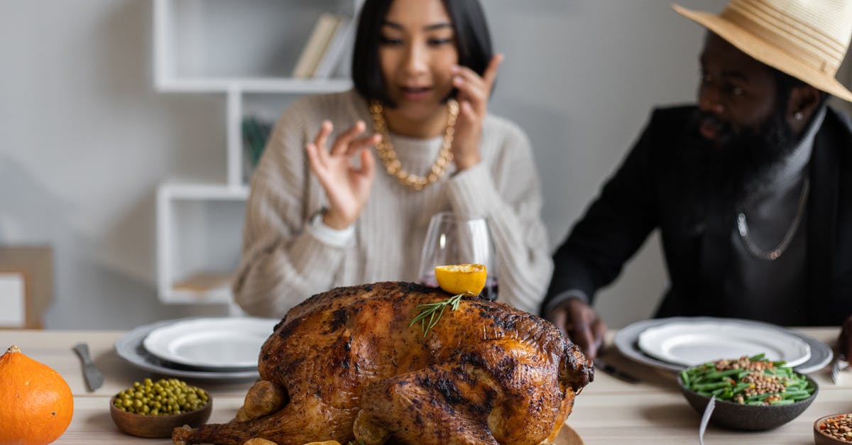 How to eat a meal with locals in Turkey? - Diverse couple at table with turkey How to eat a meal with locals in Turkey? - Diverse couple at table with turkey