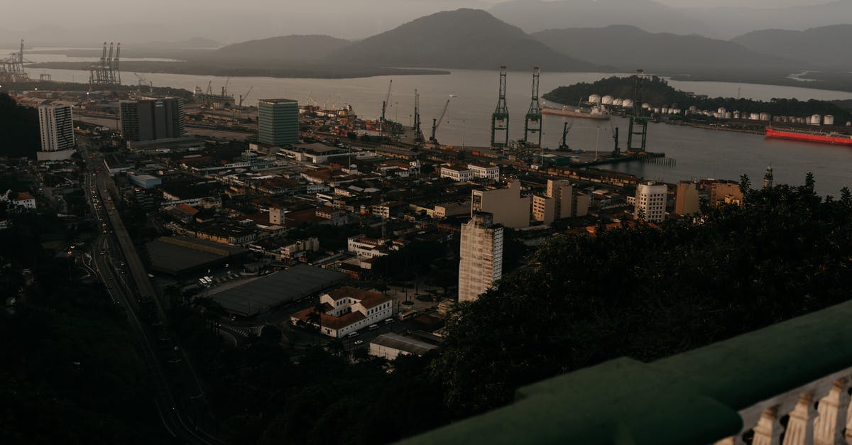 How to find operators of Panama Canal transit tours - Dock with industrial buildings and dock How to find operators of Panama Canal transit tours - Dock with industrial buildings and dock