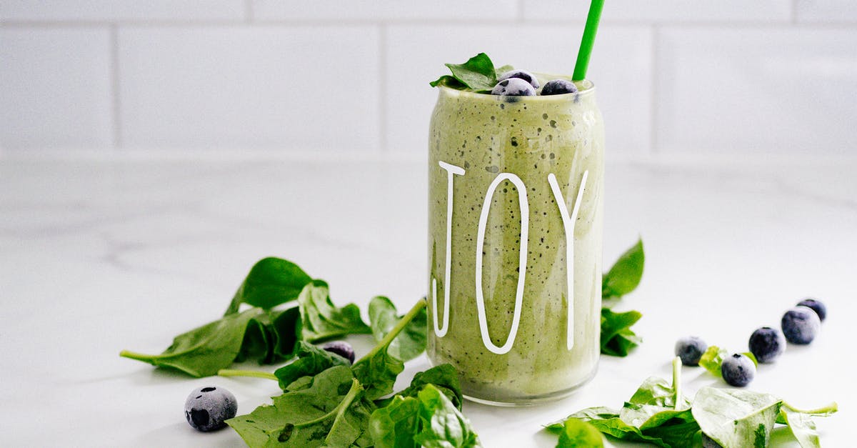 How to know ahead of time if food will be served during a flight? - Green Fruit and Veg Smoothie Served in Jar with Straw