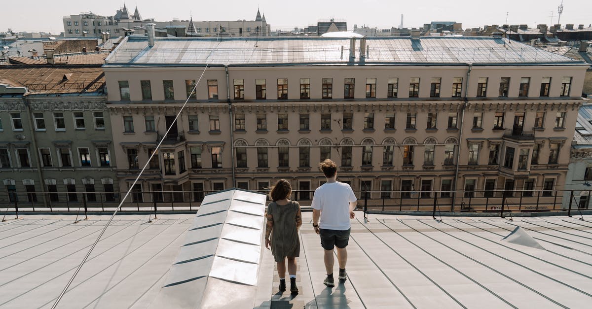 How to pick a walking tour group, when there's a choice? - Man in White T-shirt and Black Shorts Standing on White Tiled Floor How to pick a walking tour group, when there's a choice? - Man in White T-shirt and Black Shorts Standing on White Tiled Floor