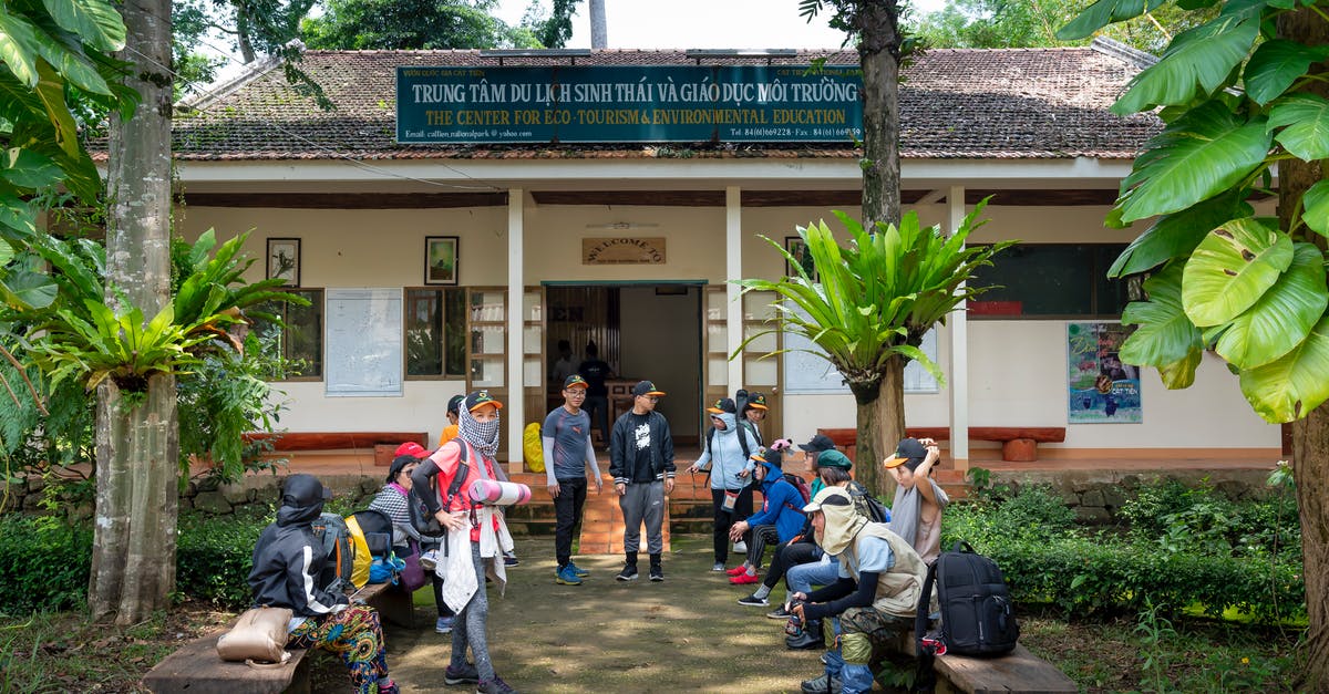 How to vet an overseas travel agency - Group of travelers preparing for trekking in tropical woods How to vet an overseas travel agency - Group of travelers preparing for trekking in tropical woods