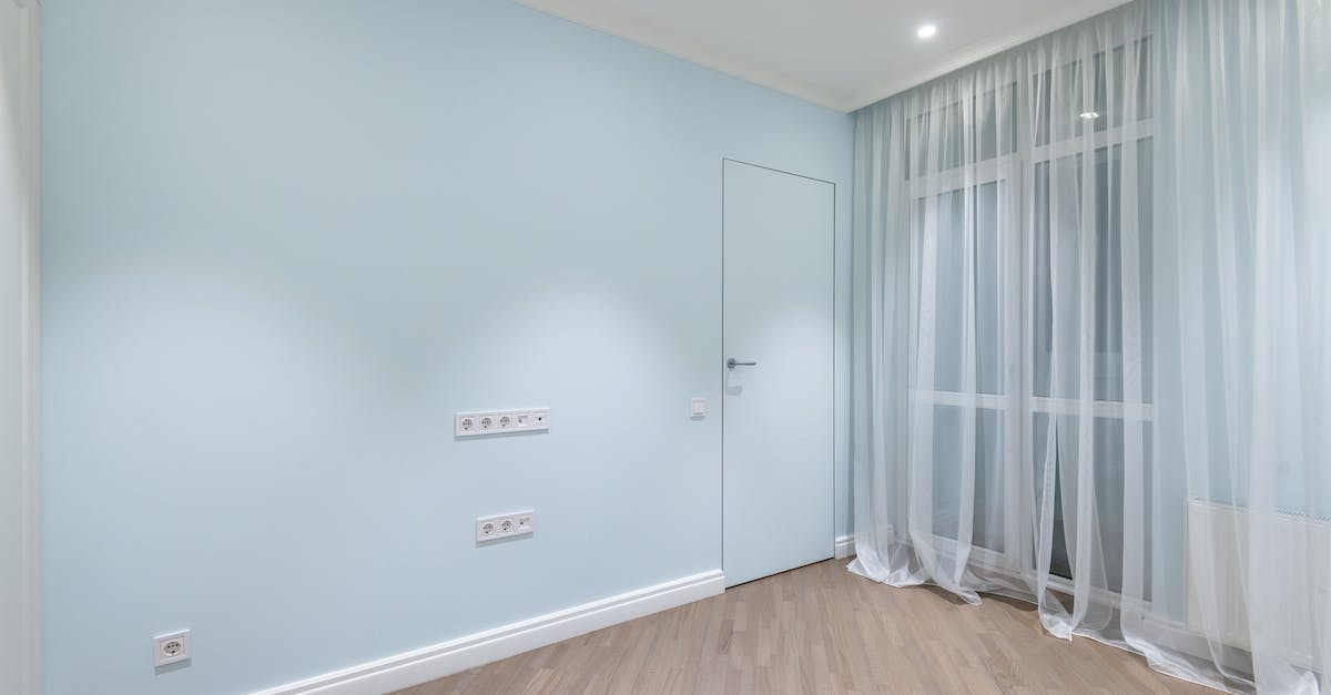 How widely spoken is English in New Caledonia (Nouvelle-Calédonie)? - Spacious room with curtains under shiny lamps How widely spoken is English in New Caledonia (Nouvelle-Calédonie)? - Spacious room with curtains under shiny lamps