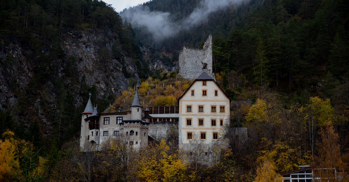 I saw a lakeside castle or hotel from the air, north of Newark. What is it? - Hotel Schloss Fernsteinsee I saw a lakeside castle or hotel from the air, north of Newark. What is it? - Hotel Schloss Fernsteinsee